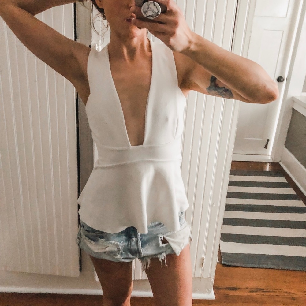 **SOLD** Bec & Bridge Plunge Peplum Tank sz6 a3* - Picture 2 of 8